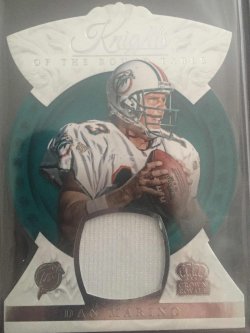 2015 Panini Crown Royale Dan Marino Knights of the Round Table Relic 140/145