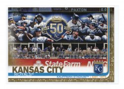 2019 Topps Topps Gold Kansas City Royals (Kauffman Stadium)